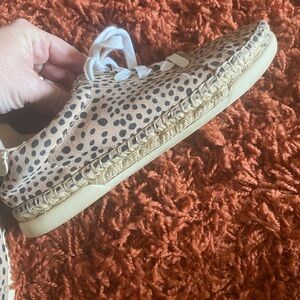Well loved size 8 universal thread leopard print sneakers
